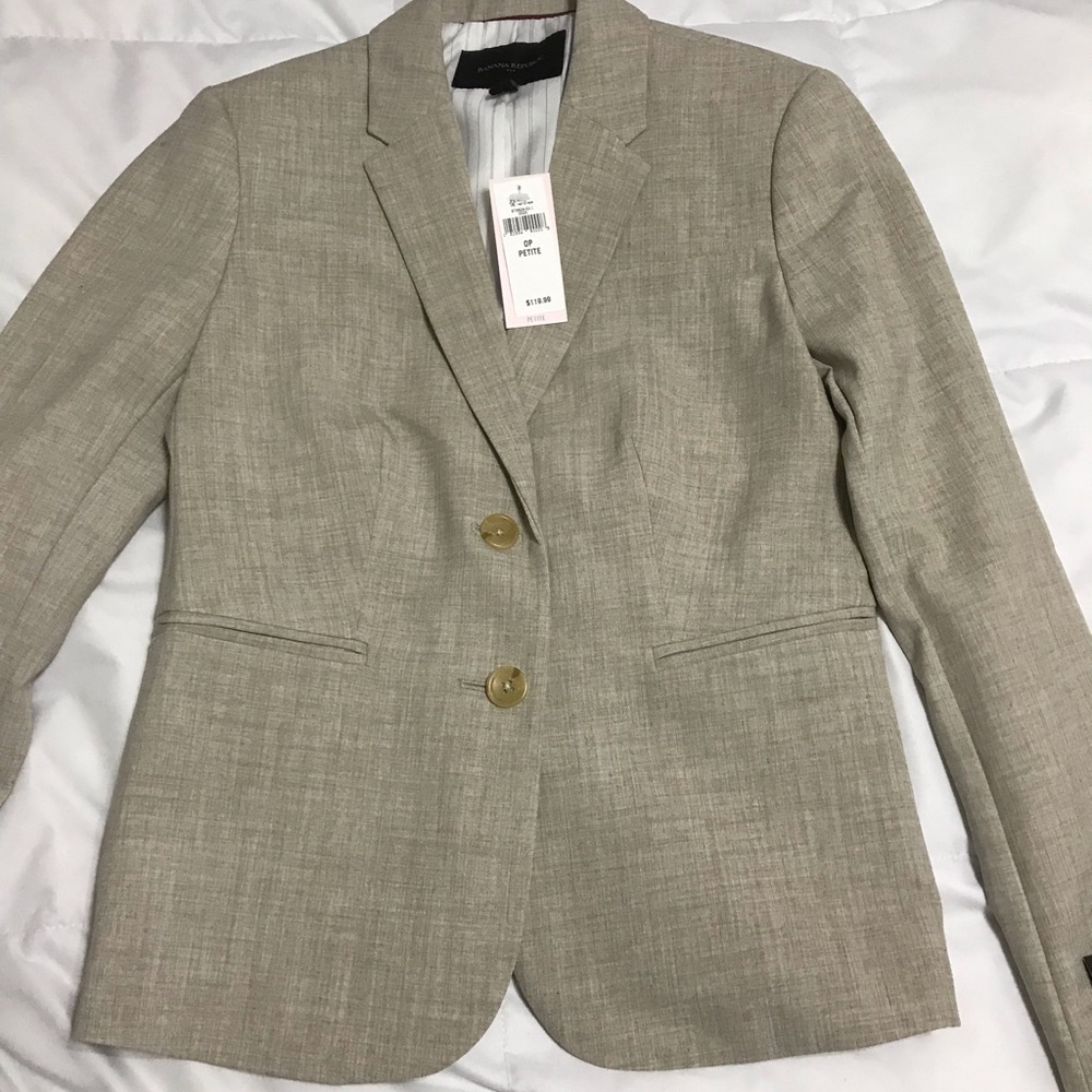 NWT Women’s petite suit set with pants and jacket